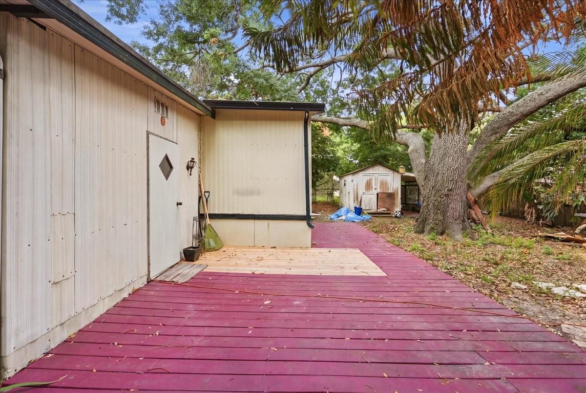 LAKE MARIANA ACRES - Residential