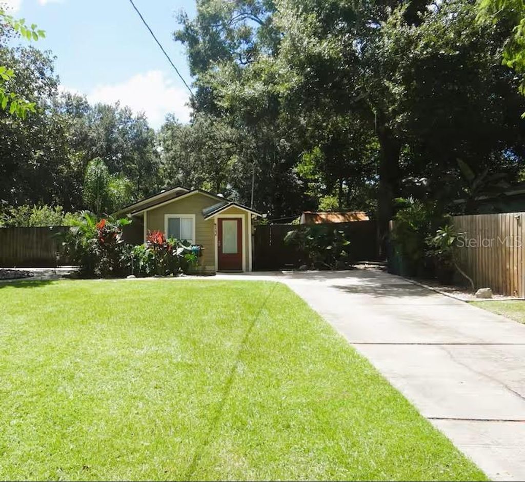 Photo of 412 W Alva Street, Tampa, FL 33603 (MLS # A4667820)