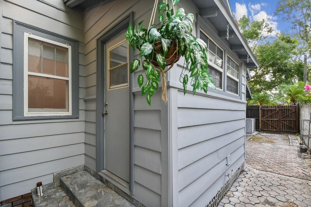 SNELL & HAMLETTS NORTH SHORE ADD - Residential Lease