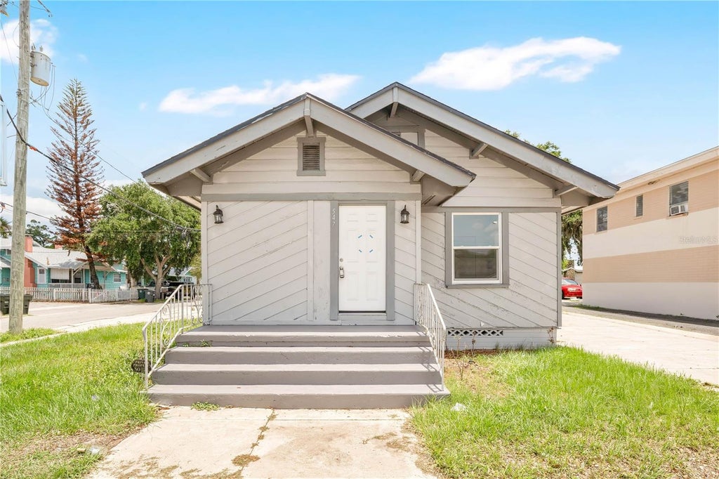 Photo of 547 N Ridgewood Avenue, Daytona Beach, FL 32114 (MLS # V4951505)