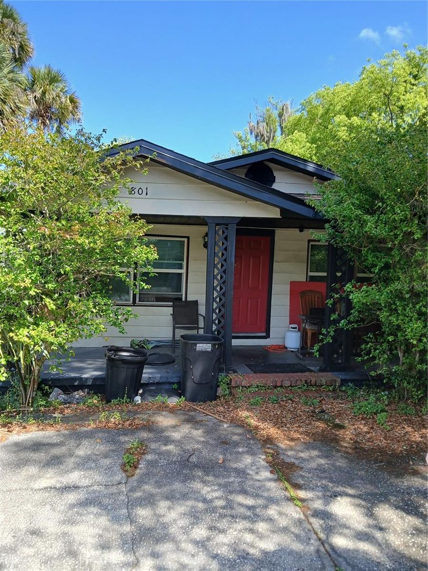 2/1 in Historic Georgetown area of Sanford. Open floor plan with split bedroom floor plan.  Inside laundry.  Great Starter home or rental.  Owner is willing to consider Lease option. 2 parking spaces in the driveway front of home.