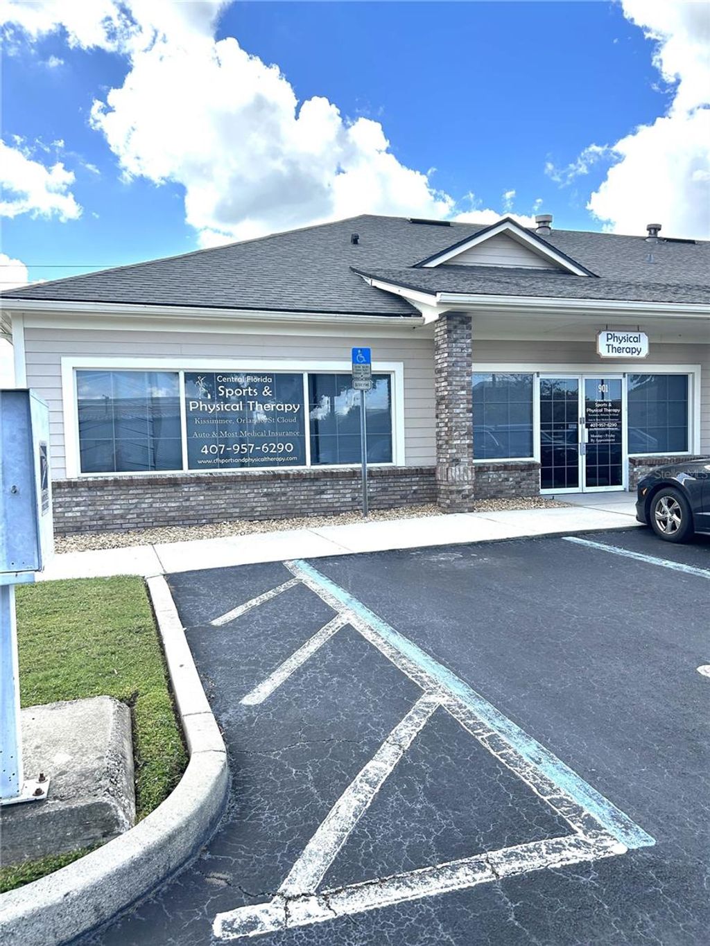 Photo of 901 N Central Avenue, Kissimmee, FL 34741 (MLS # S5136859)