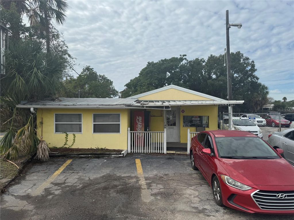 Photo of 6040 15th Street E, Bradenton, FL 34203 (MLS # A4674677)