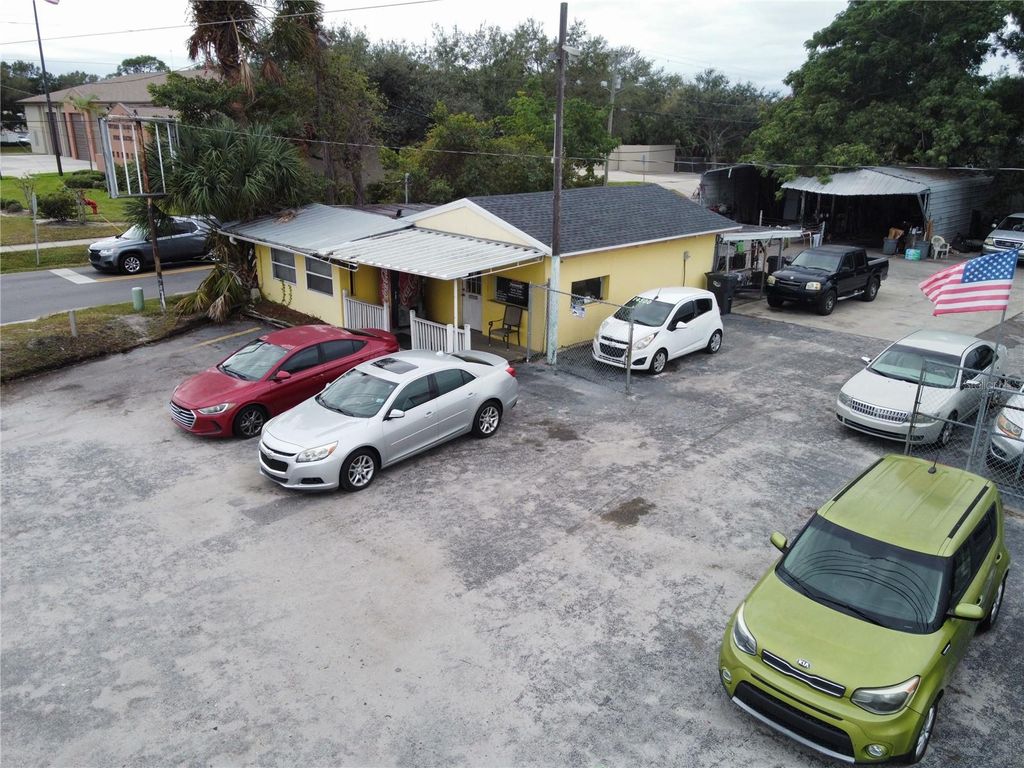 Photo of 6040 15th Street E, Bradenton, FL 34203 (MLS # A4674677)