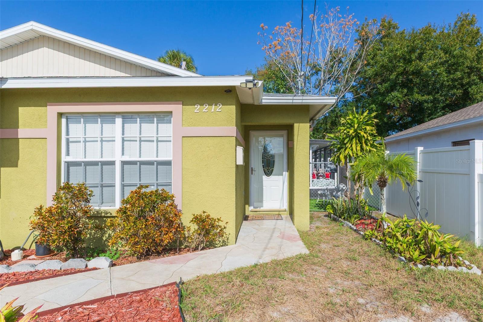 2212 E COLUMBUS DRIVE