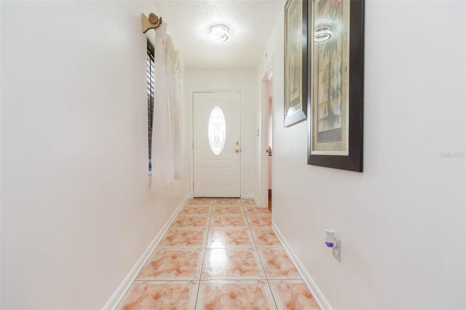 2212 E COLUMBUS DRIVE