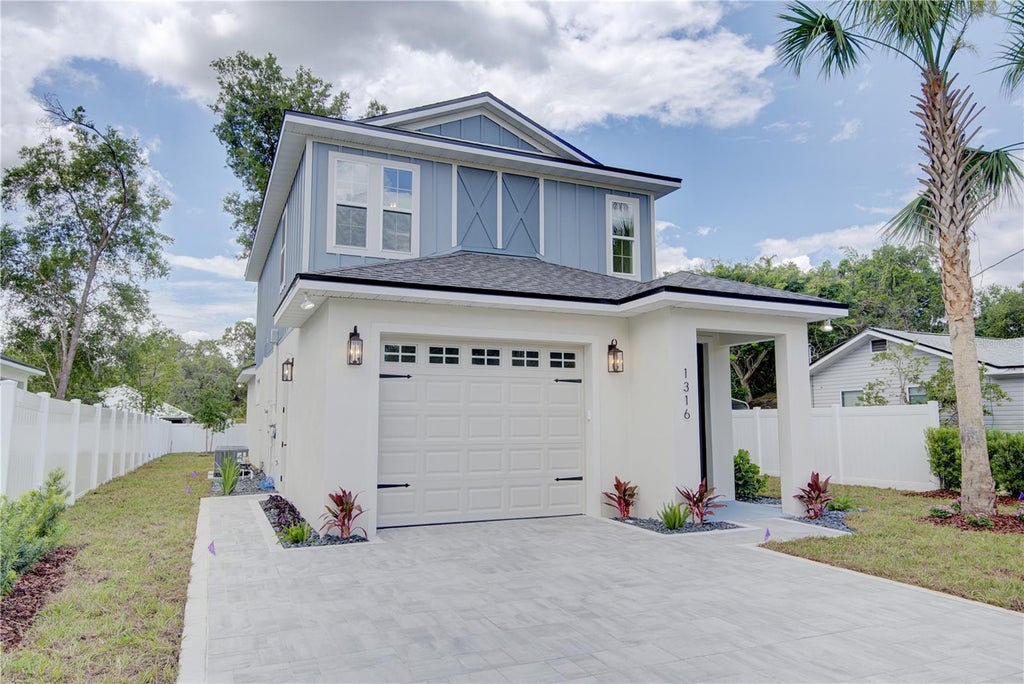 Photo of 1316 E 9th Avenue, Mount Dora, FL 32757 (MLS # O6416275)