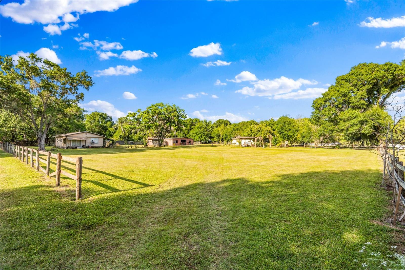 KEYSTONE PARK - Land