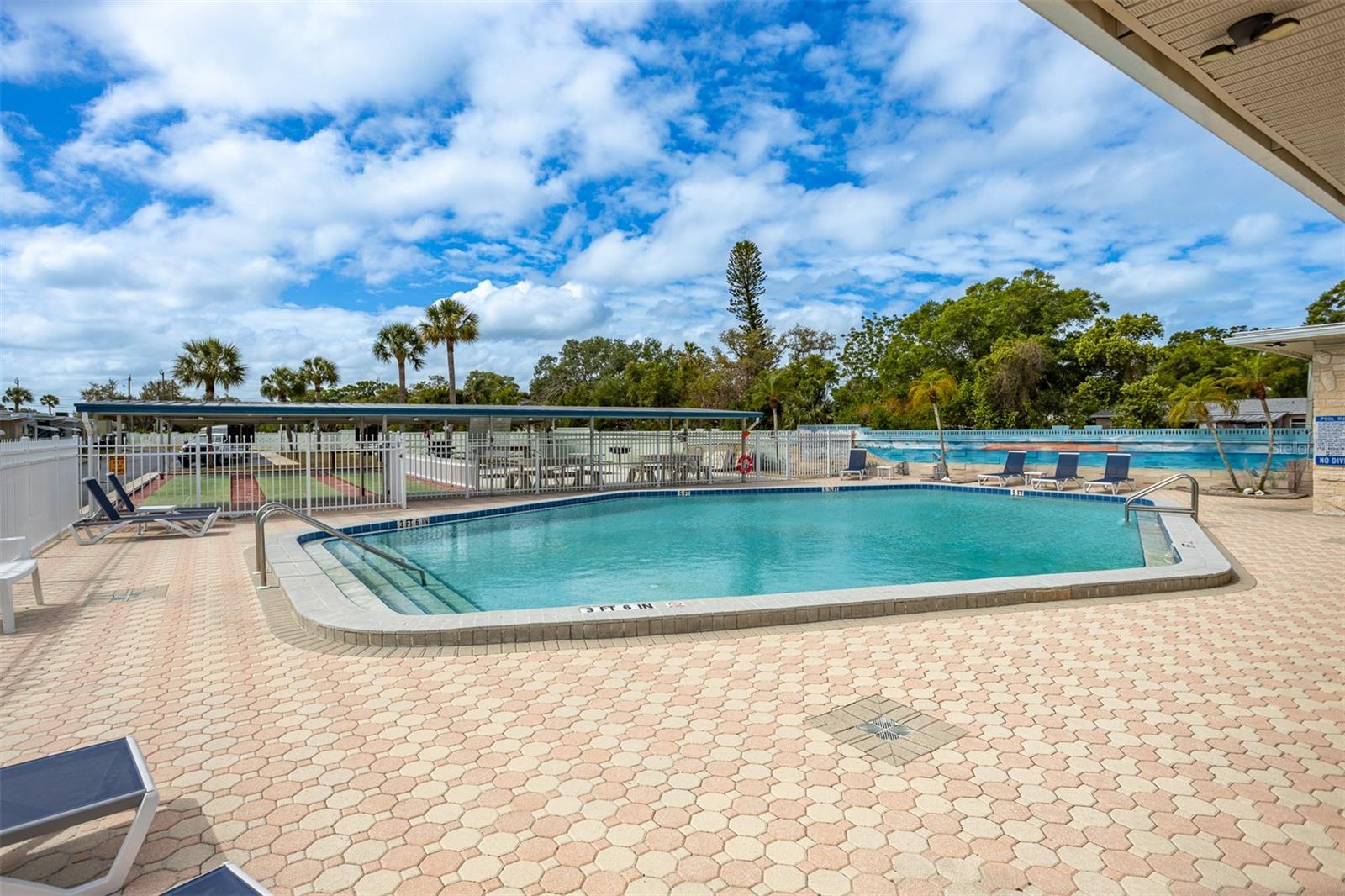 SHANGRI-LA APT PARK - Residential