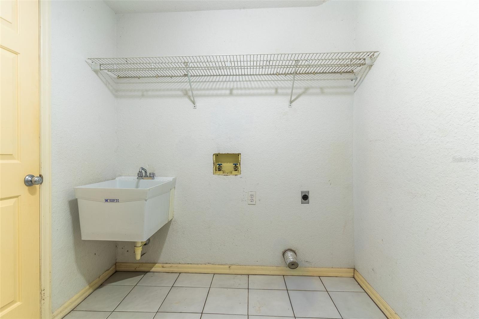 CHRISTINA WOODS PH 06 - Residential