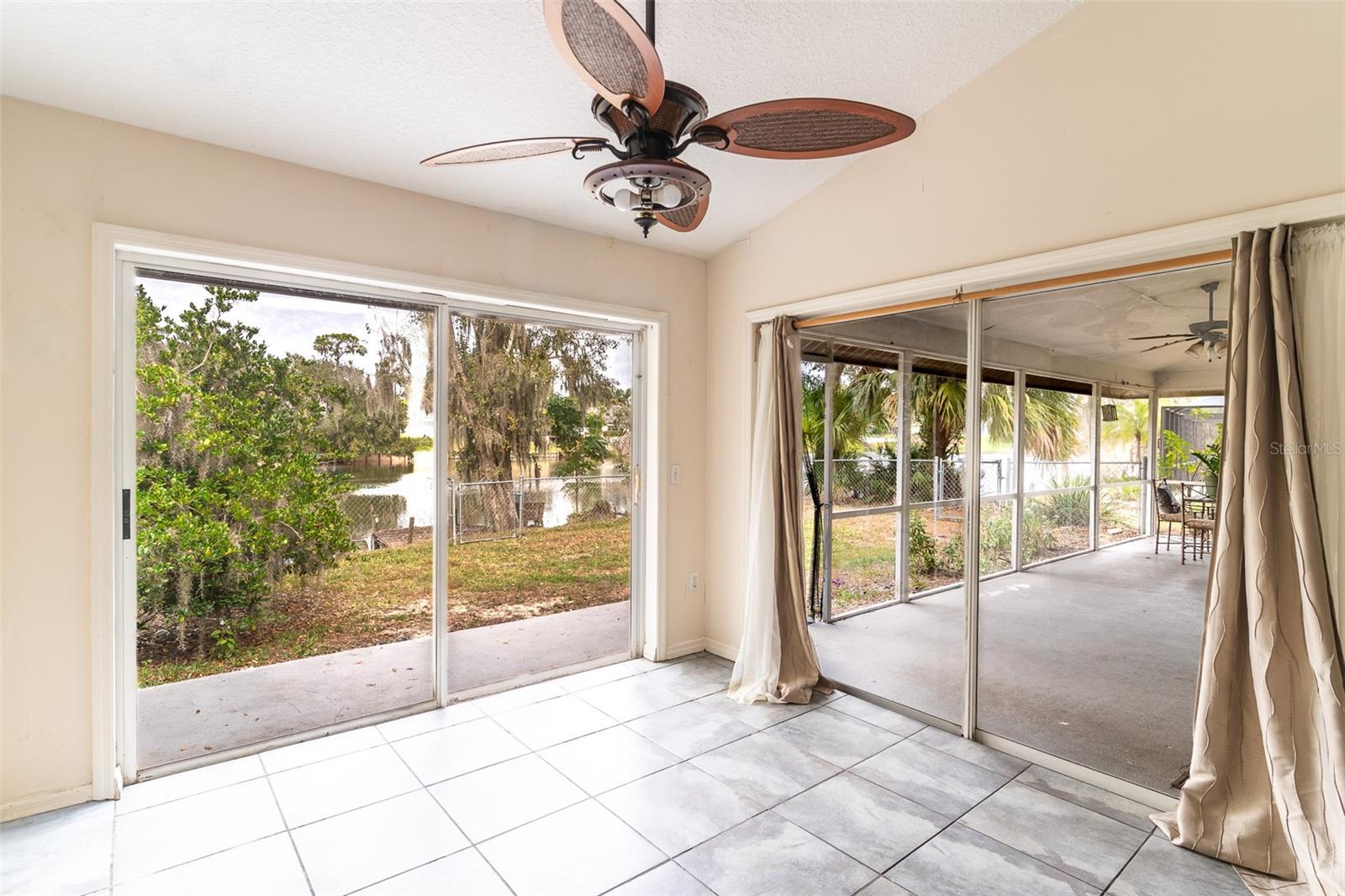 CHRISTINA WOODS PH 06 - Residential