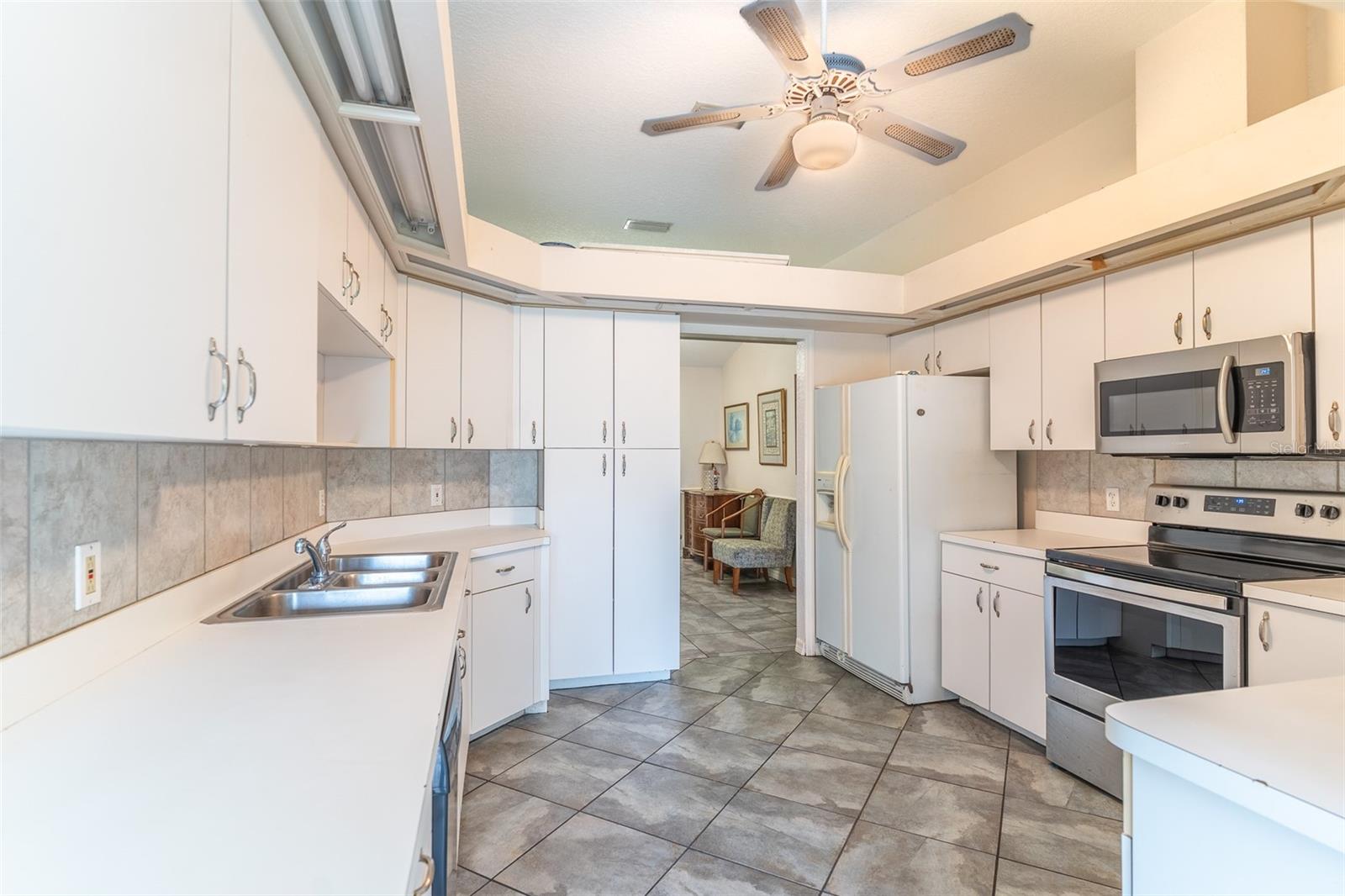 CHRISTINA WOODS PH 06 - Residential