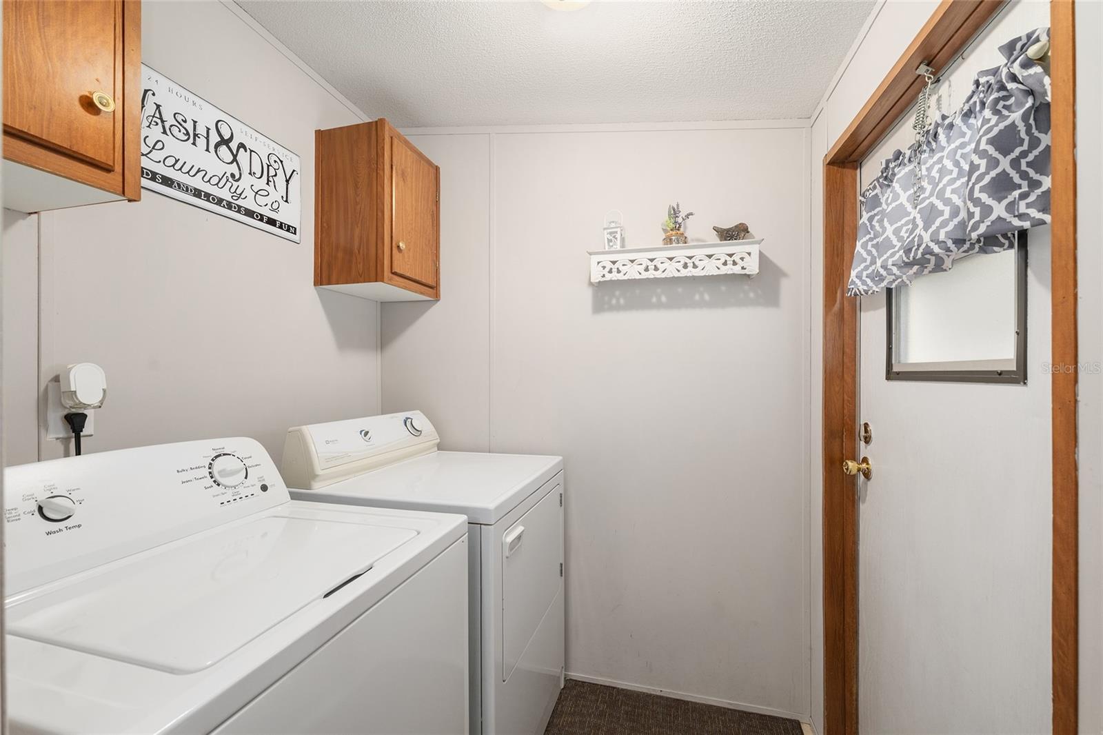 COUNTRY LIVING - Residential