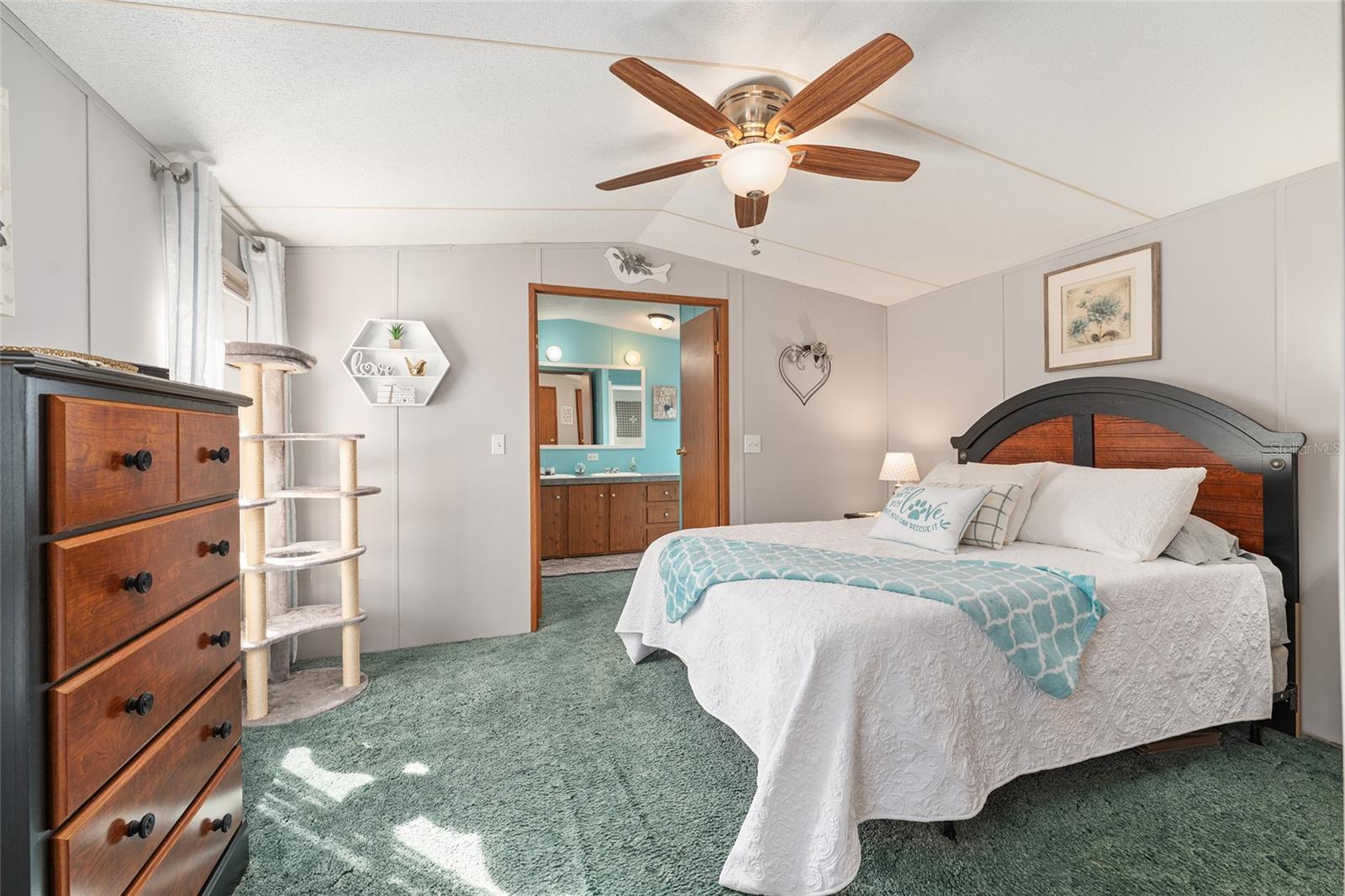 COUNTRY LIVING - Residential