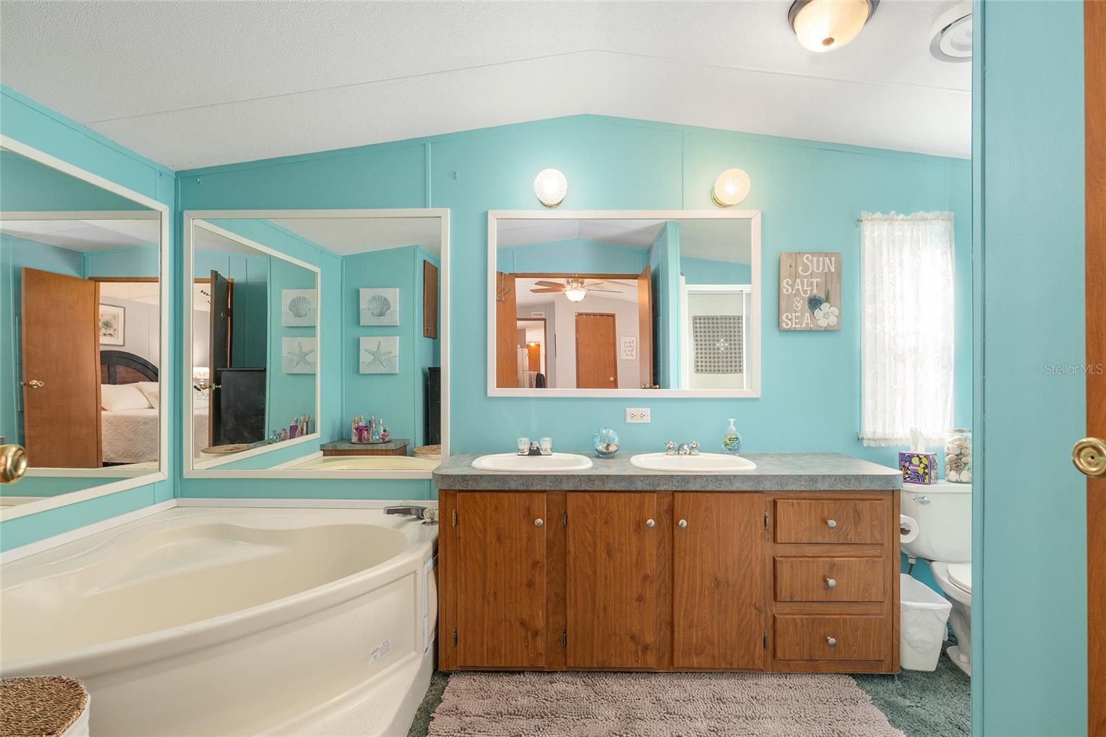 COUNTRY LIVING - Residential