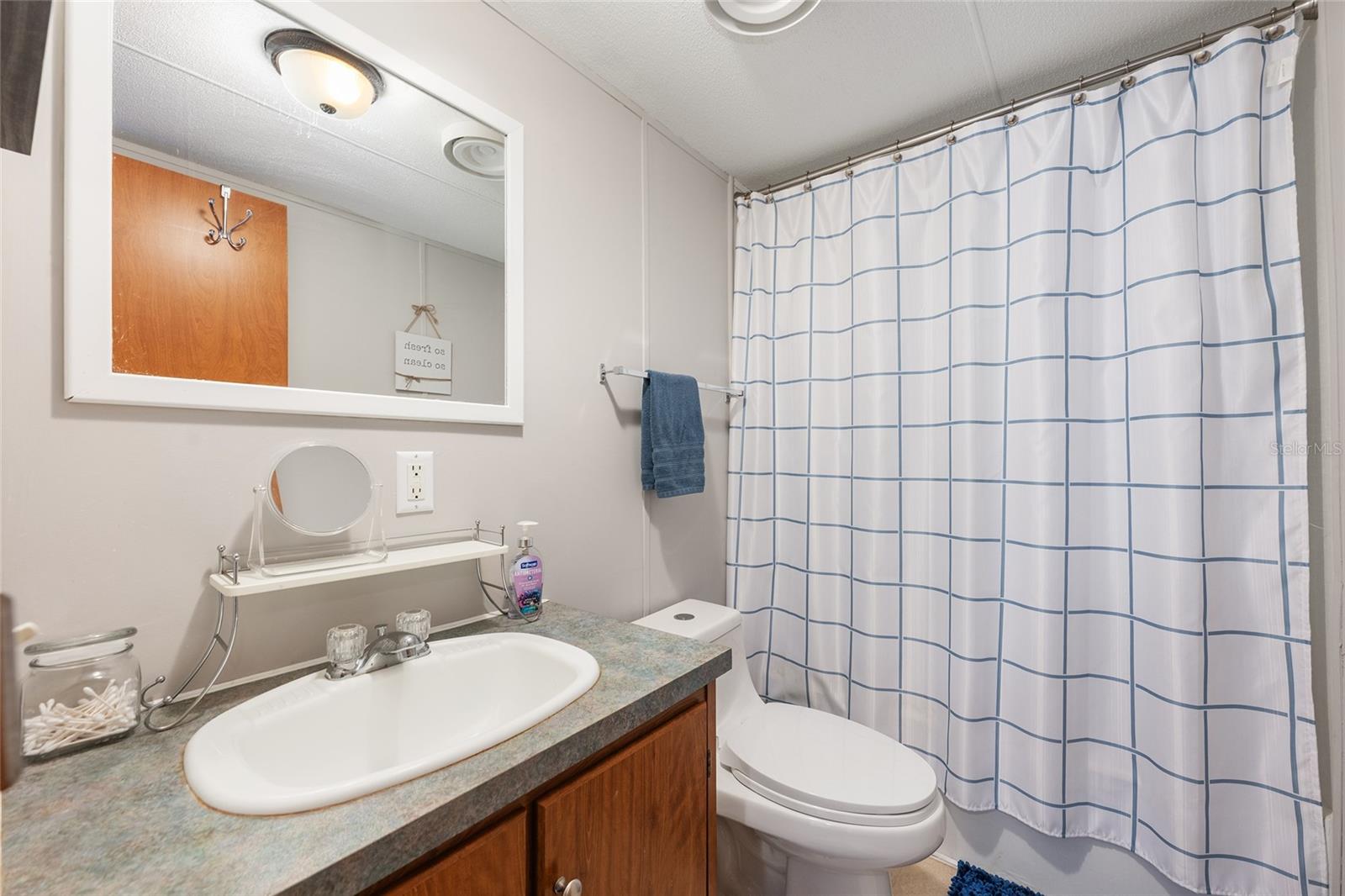 COUNTRY LIVING - Residential