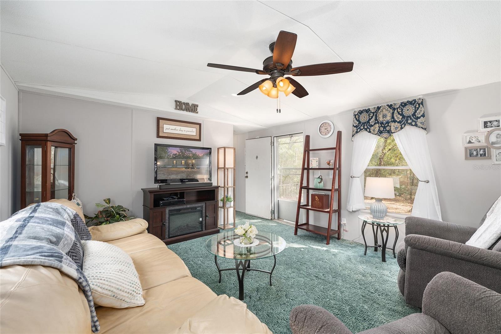 COUNTRY LIVING - Residential