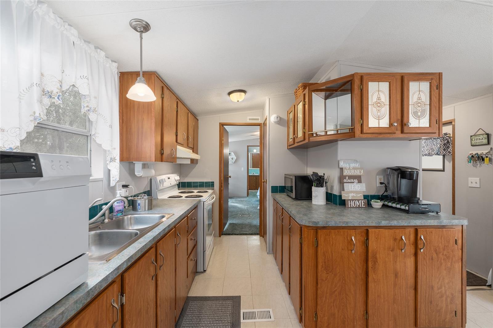 COUNTRY LIVING - Residential