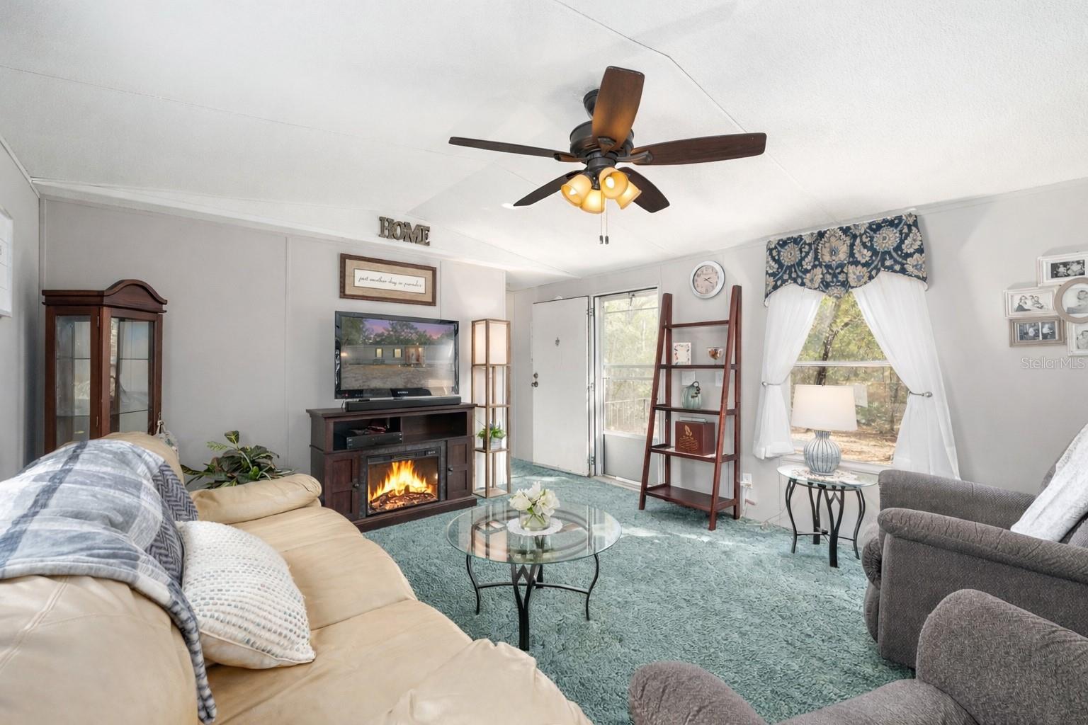 COUNTRY LIVING - Residential