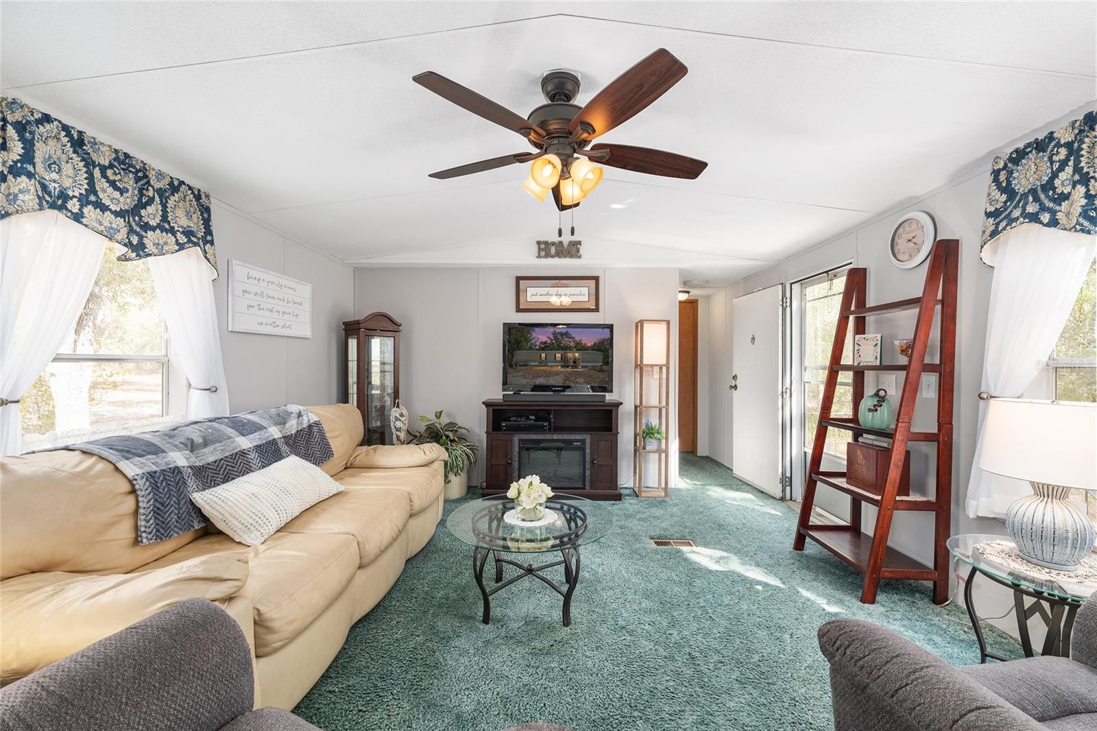 COUNTRY LIVING - Residential