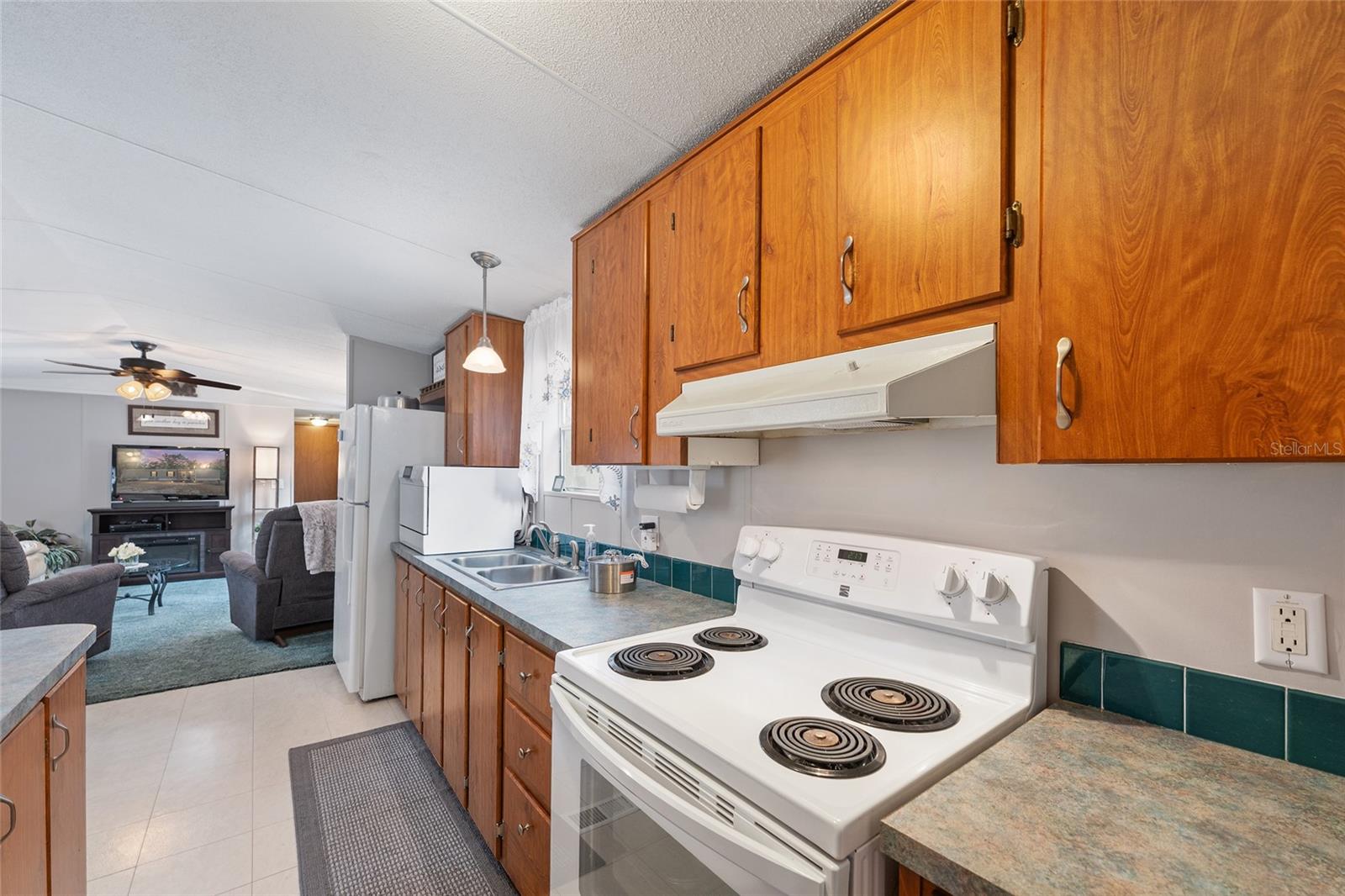 COUNTRY LIVING - Residential