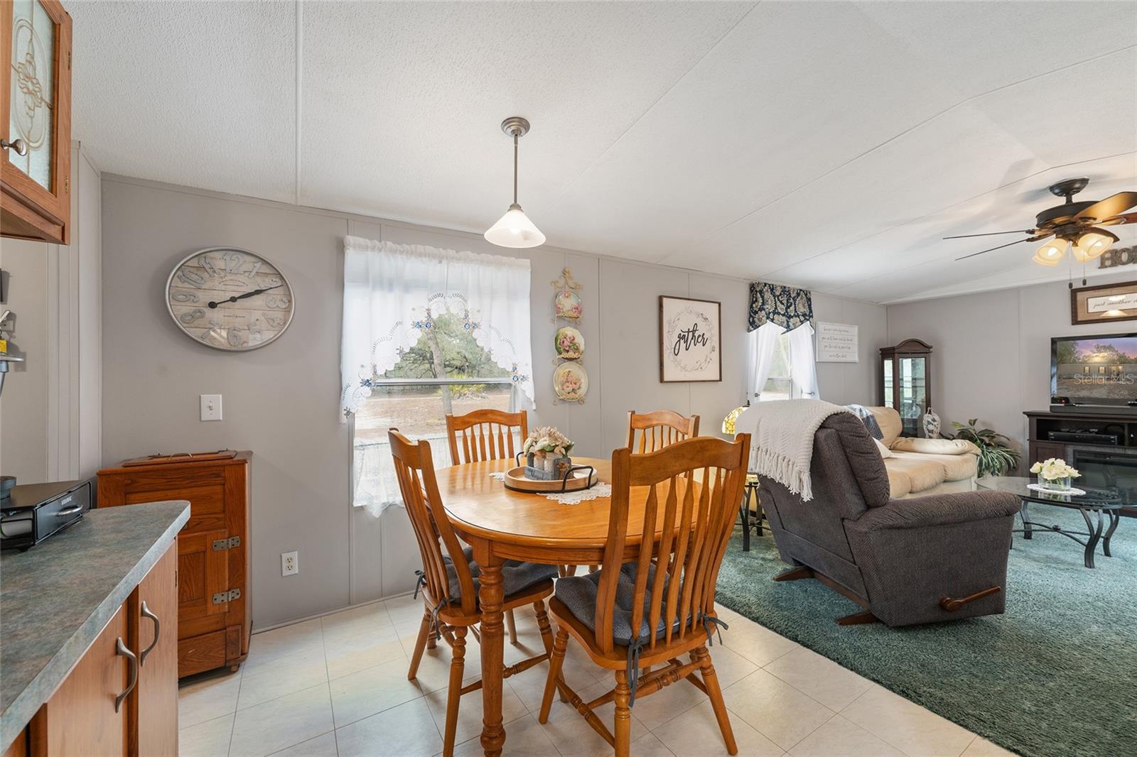 COUNTRY LIVING - Residential