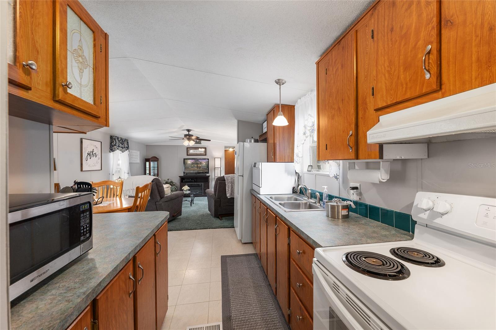 COUNTRY LIVING - Residential