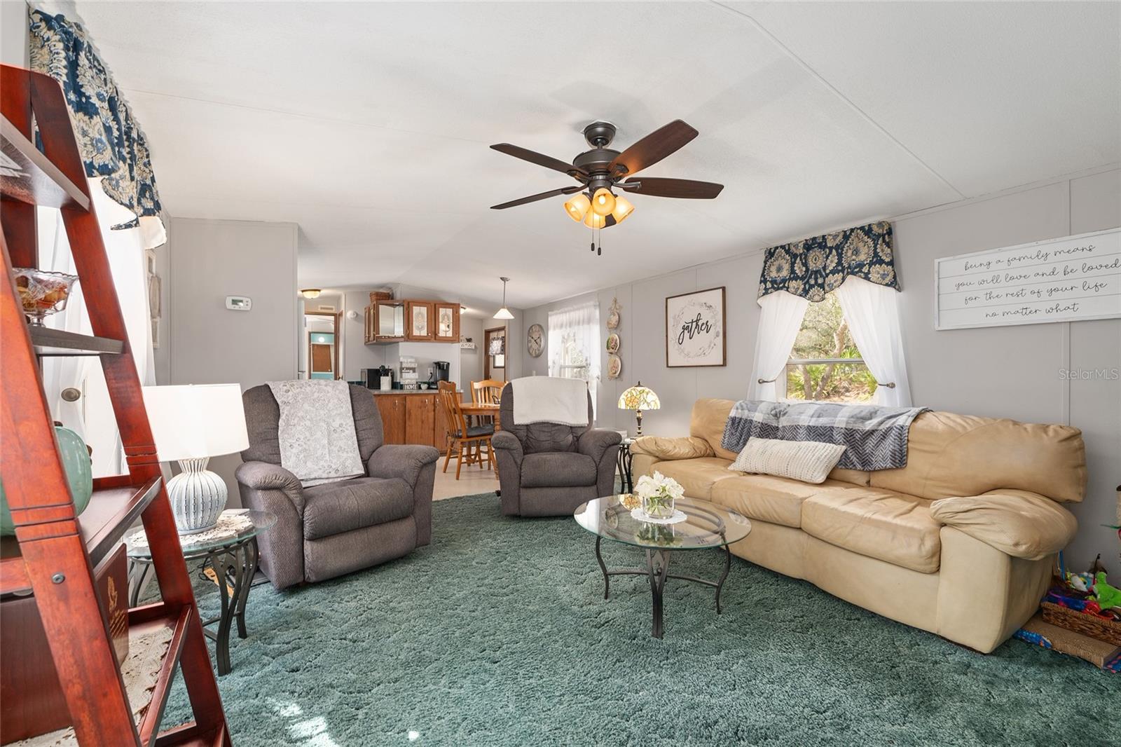 COUNTRY LIVING - Residential