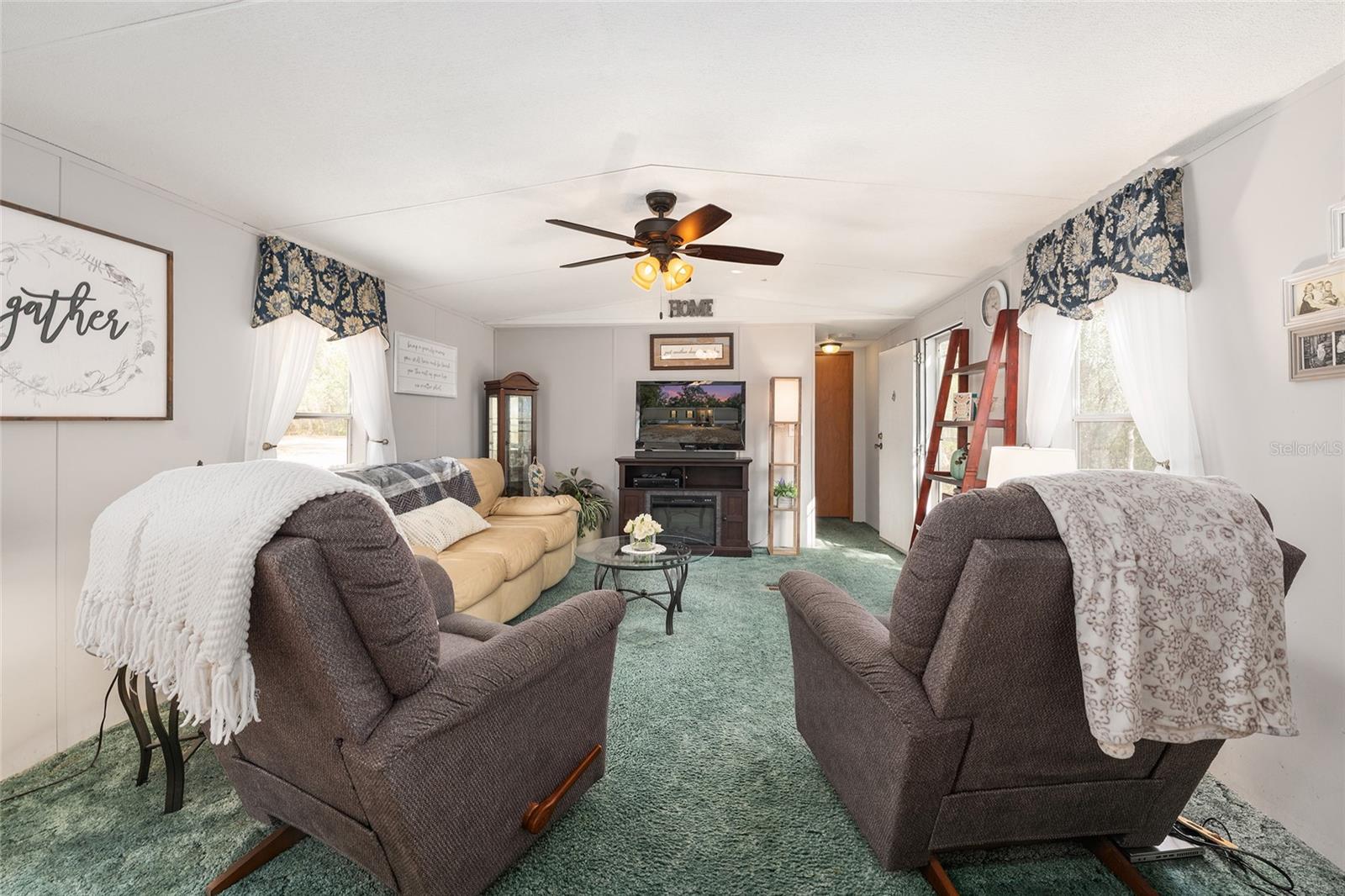 COUNTRY LIVING - Residential