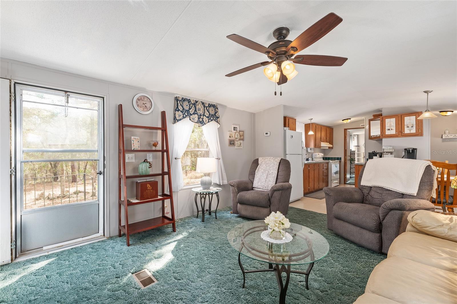 COUNTRY LIVING - Residential