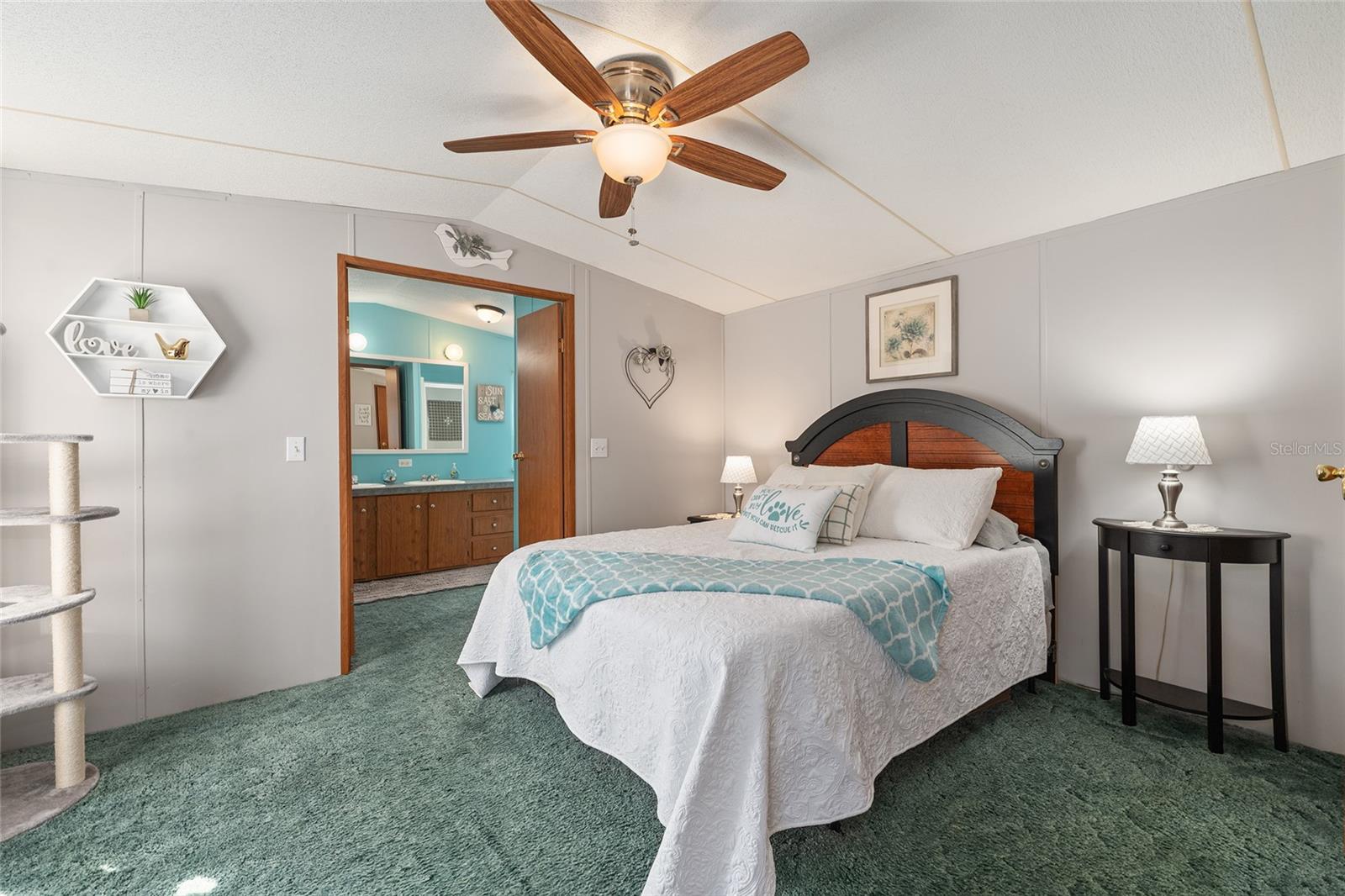 COUNTRY LIVING - Residential