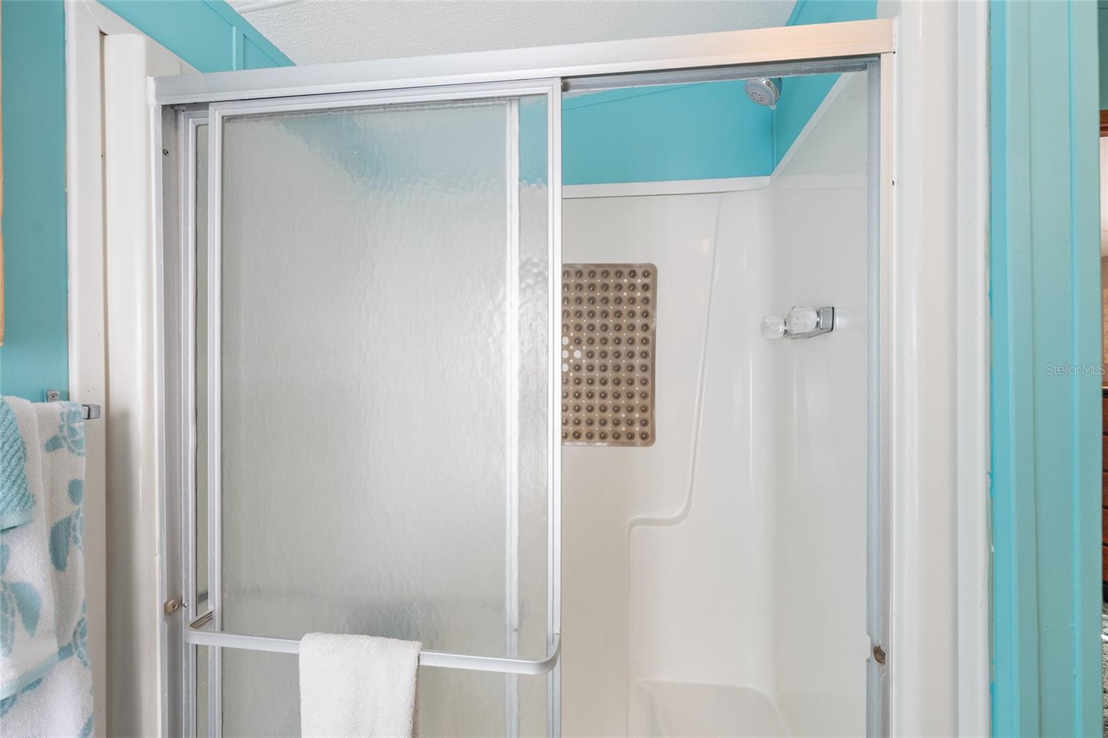 COUNTRY LIVING - Residential