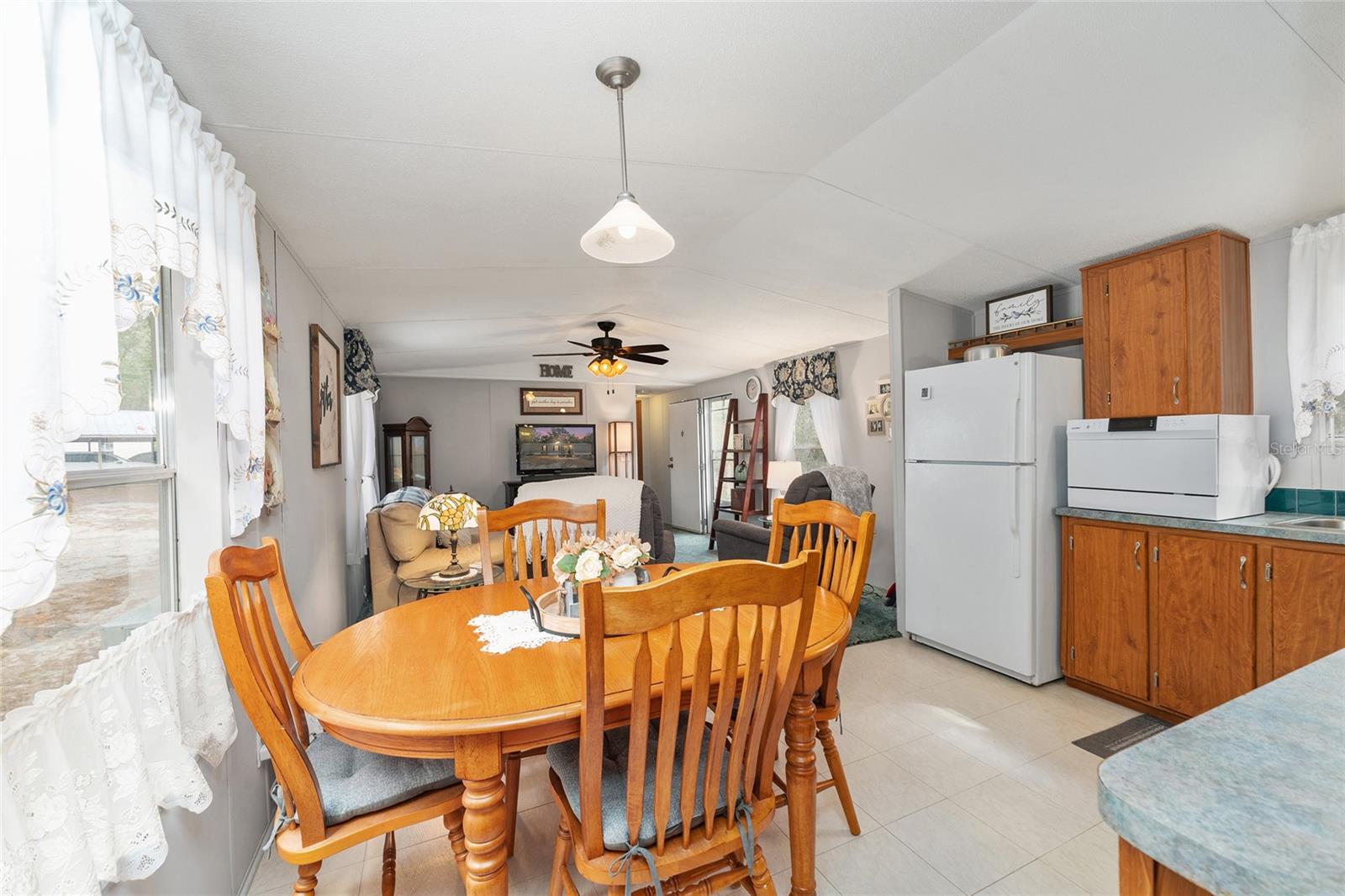 COUNTRY LIVING - Residential