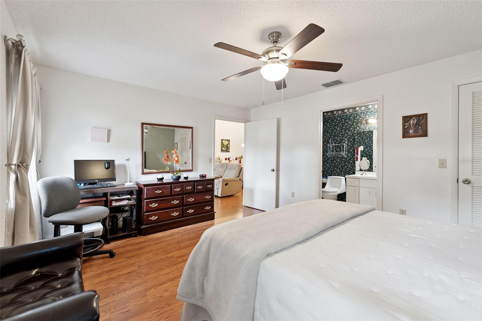 OAKVIEW - Residential