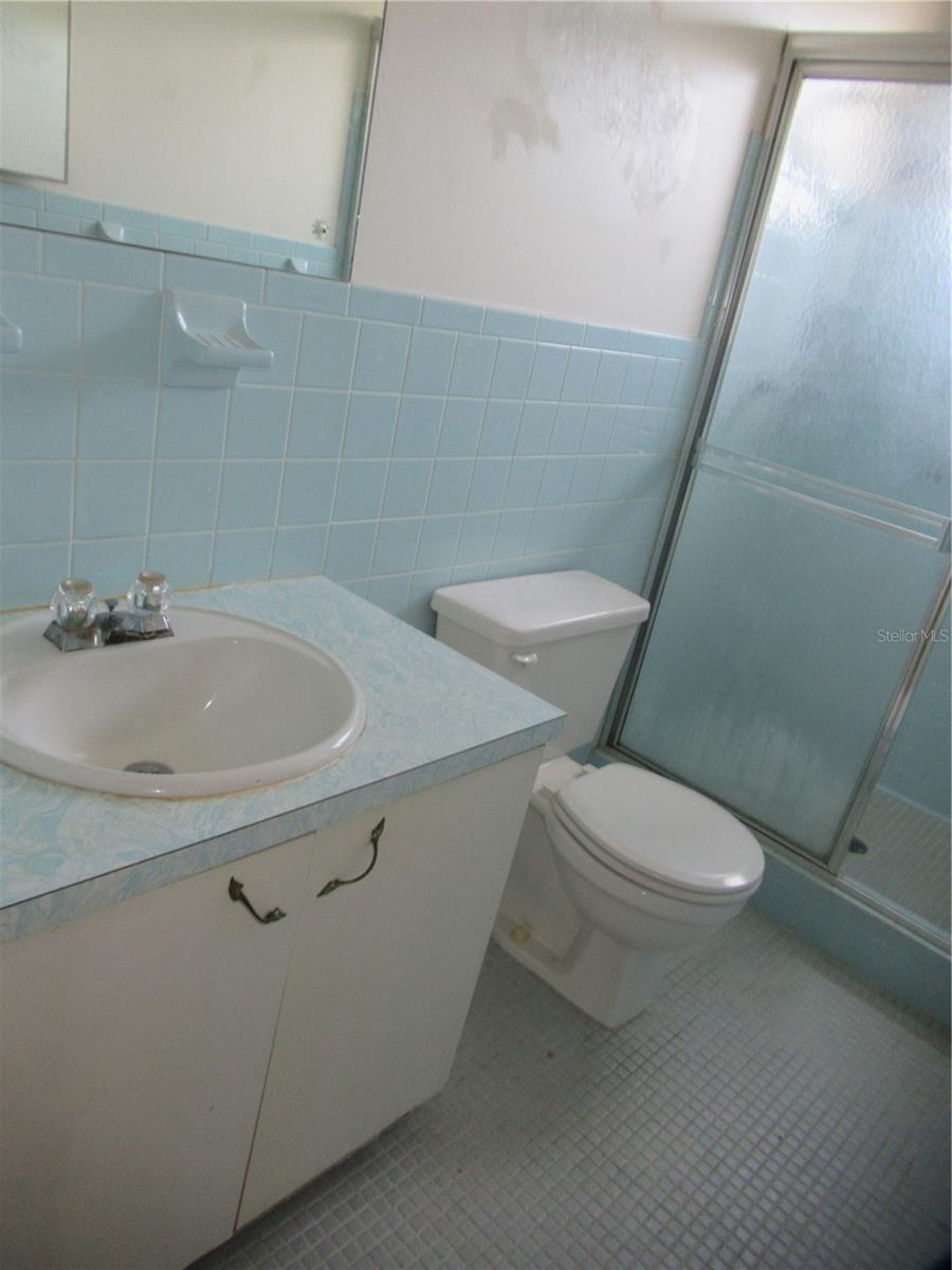 ON TOP OF THE WORLD - Residential Lease