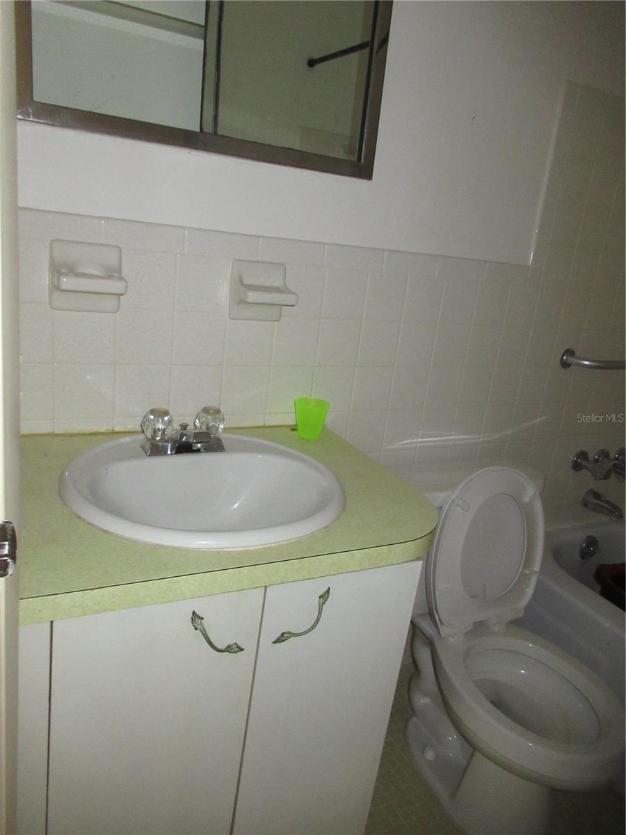 ON TOP OF THE WORLD - Residential Lease