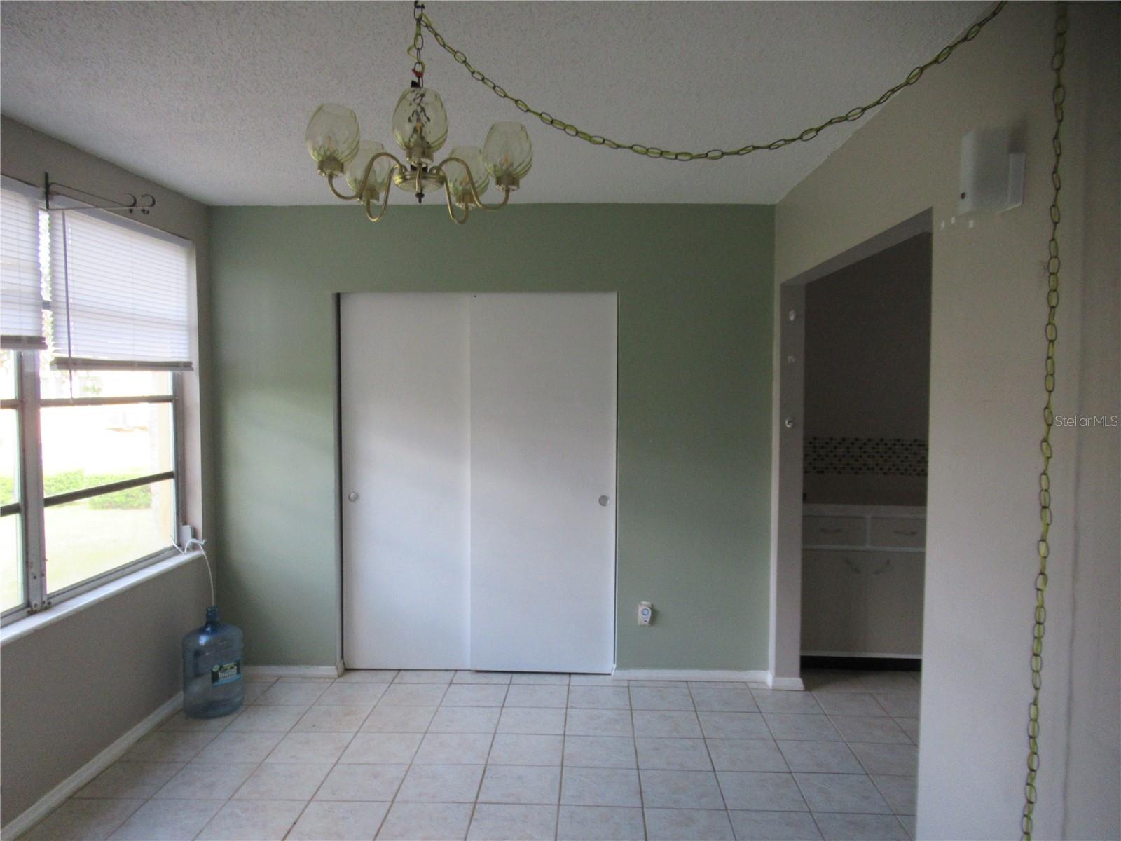 ON TOP OF THE WORLD - Residential Lease