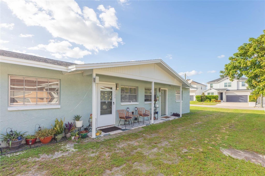 Photo of 2524 W Carmen Street #2526, Tampa, FL 33609 (MLS # TB8562463)