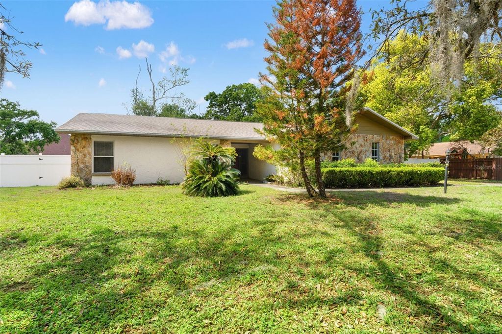 Photo of 2524 Victarra Circle, Lutz, FL 33559 (MLS # TB8491334)