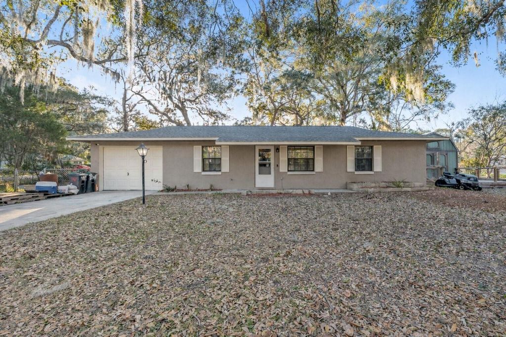 Photo of 3800 NE 24th Court, Ocala, FL 34479 (MLS # OM718660)