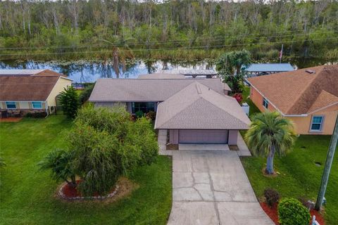 A home in TAVARES