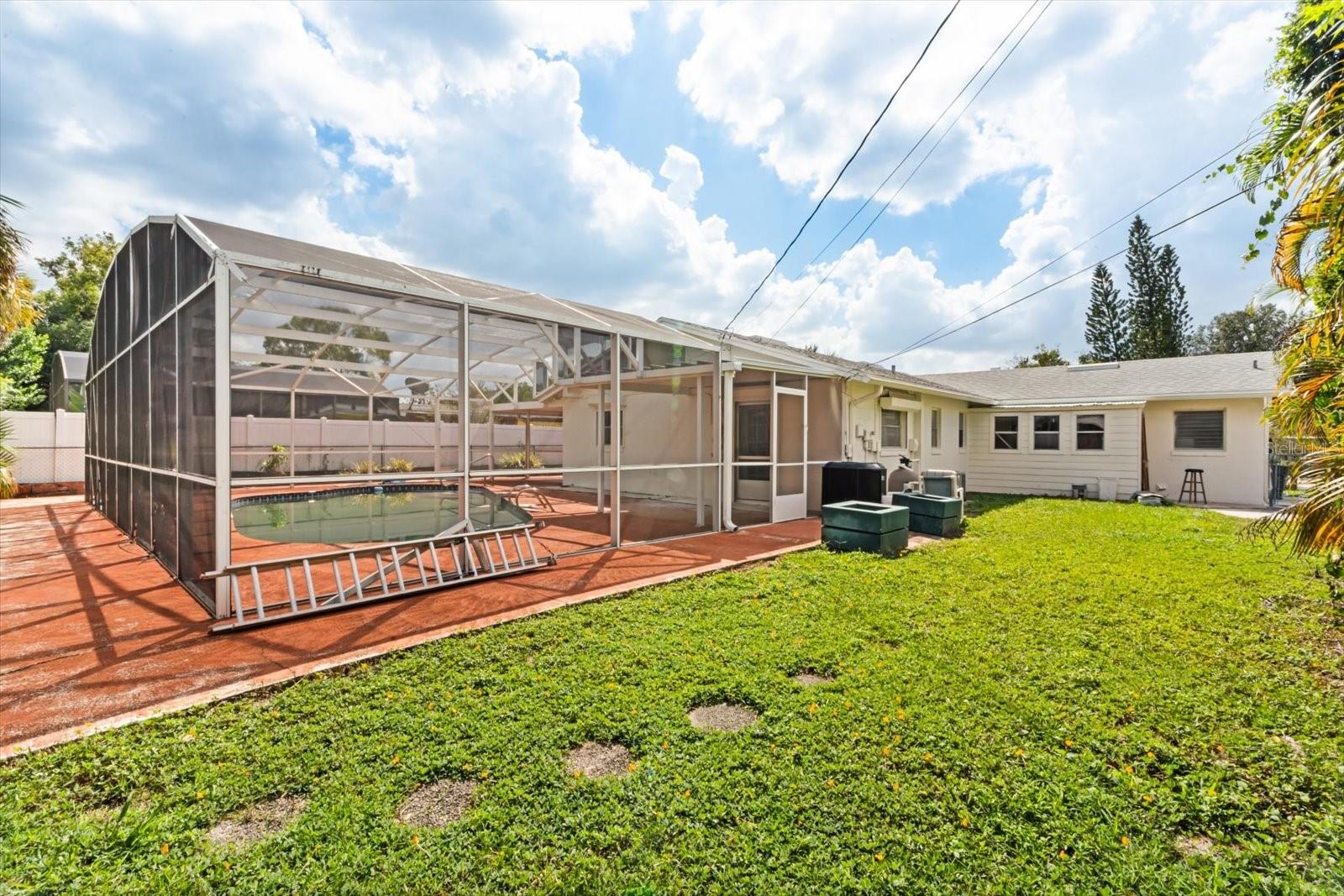 EASTBROOK SUB UNIT 06 REP OF PT OF BLK 14 - Residential