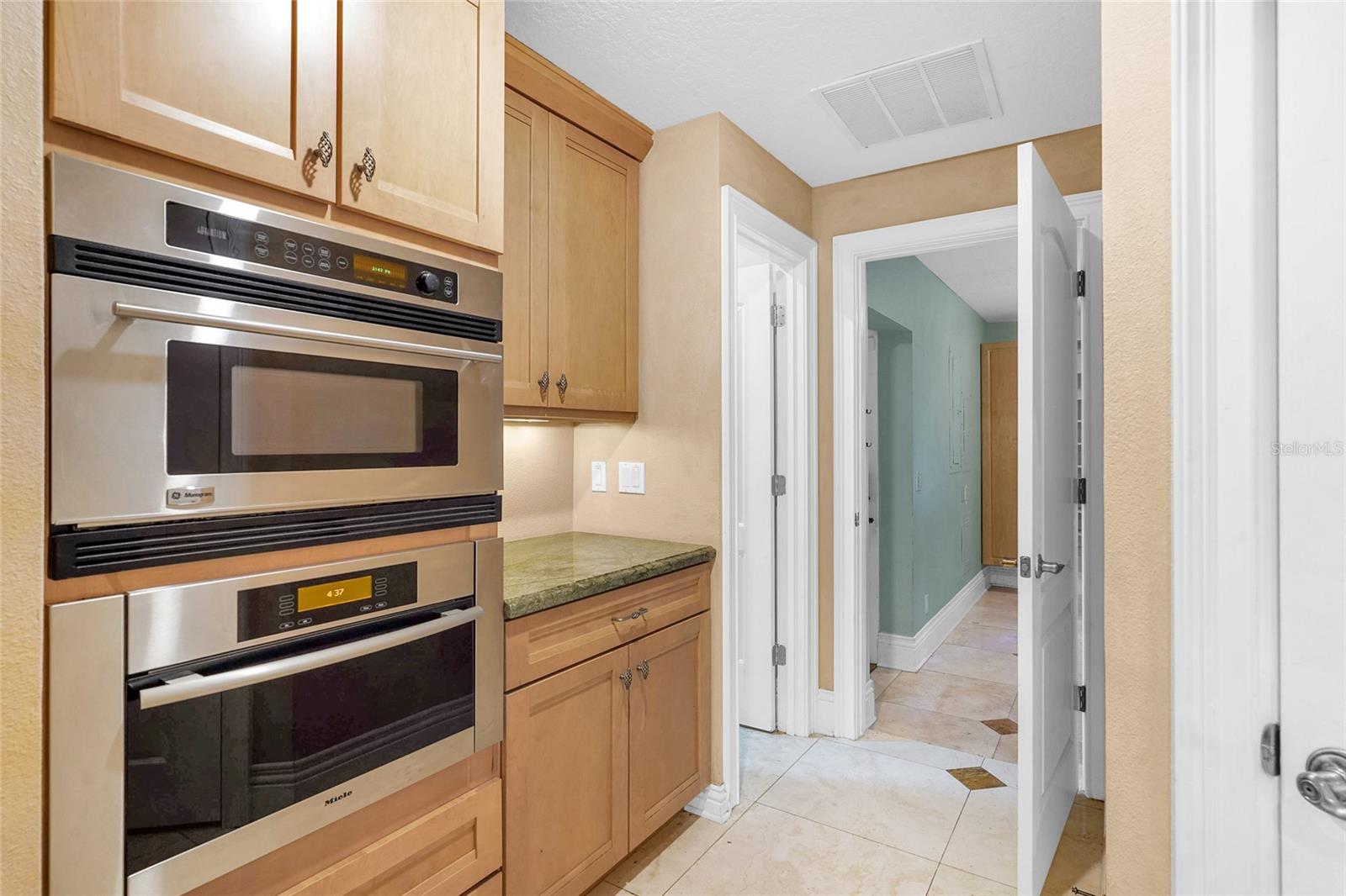 RIVER OAKS SUB - Residential