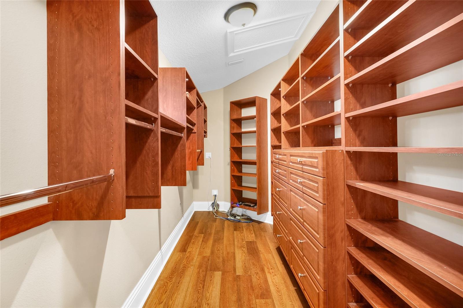 RIVER OAKS SUB - Residential