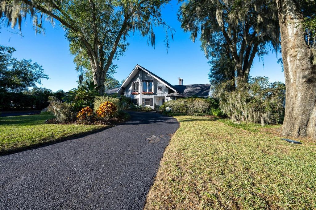 Photo of 9807 Wedgewood Lane, Leesburg, FL 34788 (MLS # O6367520)