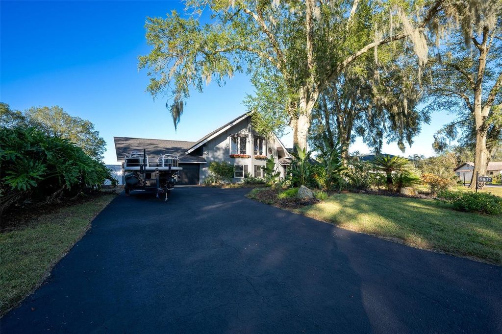 Photo of 9807 Wedgewood Lane, Leesburg, FL 34788 (MLS # O6367520)