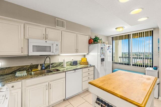 COURAGEOUS THE CONDO - Residential Lease