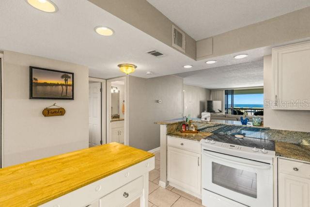 COURAGEOUS THE CONDO - Residential Lease