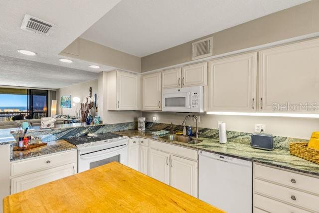 COURAGEOUS THE CONDO - Residential Lease