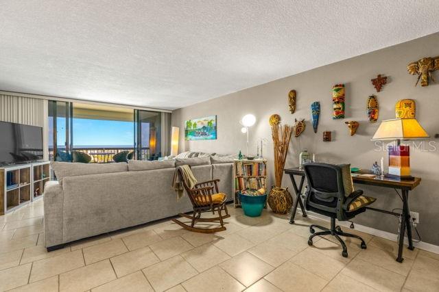 COURAGEOUS THE CONDO - Residential Lease